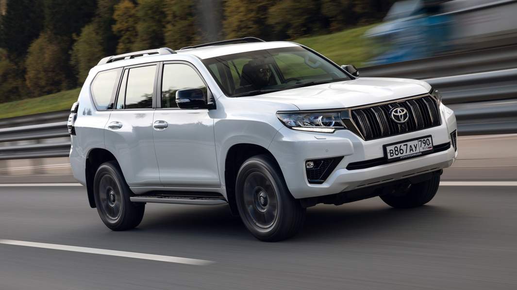 Максимальная скорость обновленного внедорожника — 175 км/ч. Средний расход — 7,7 л на 100 километров