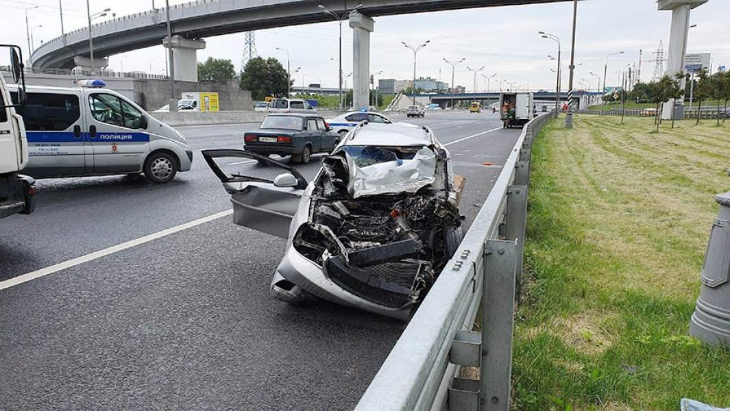 Последствия ДТП с участием двух автомобилей на МКАД в районе Каширского шоссе