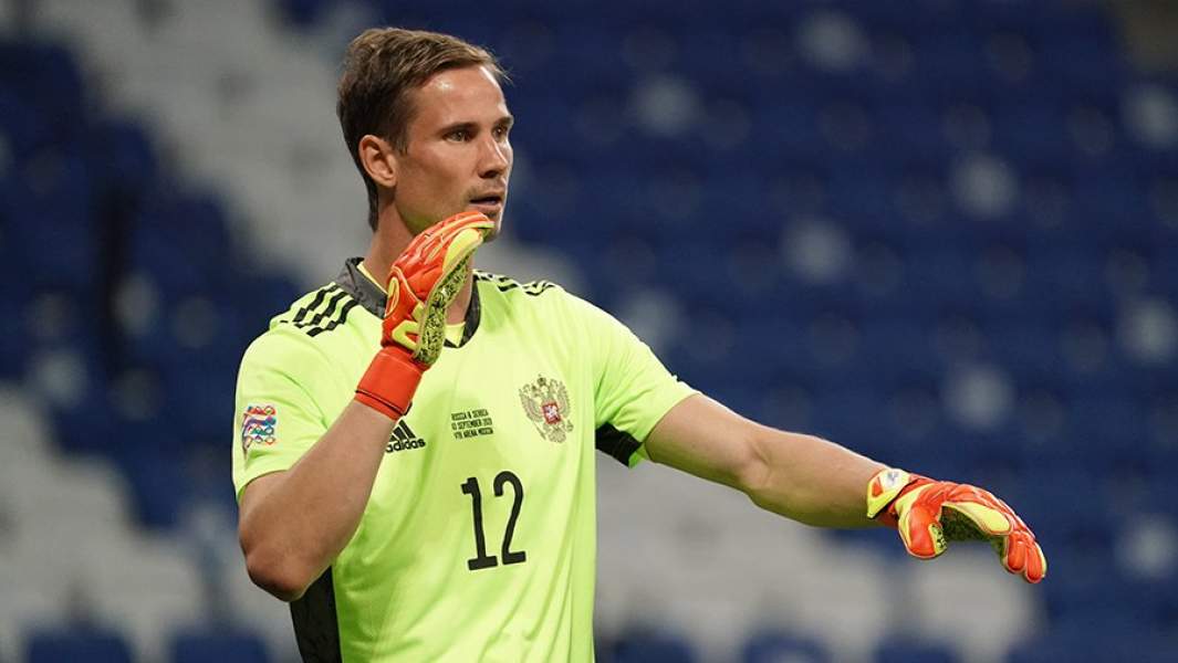Вратарь сборной России Антон Шунин в матче 1-го тура Лиги наций УЕФА между сборными России и Сербии
