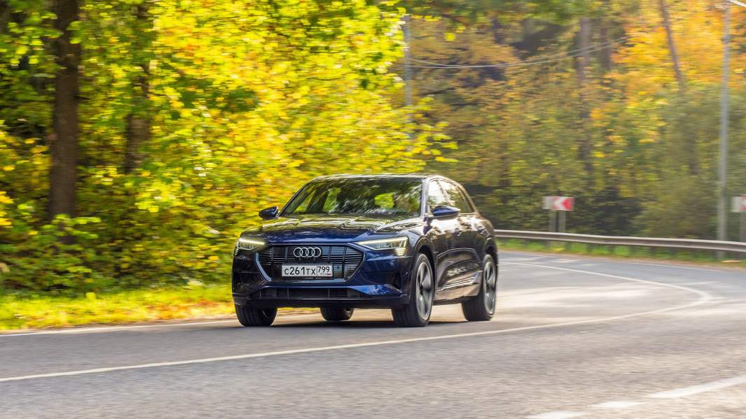 Мотор на задней оси развивает 190 л.с., а на передней 170 лошадиных сил. Суммарно они могут выдать 408 л.с., но в течение нескольких секунд