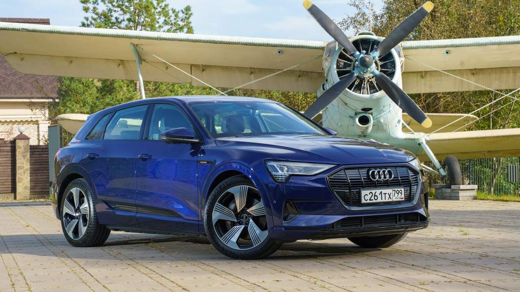 Габариты Audi e-tron: 4901×1935×1629 мм. Колесная база — 2928 мм