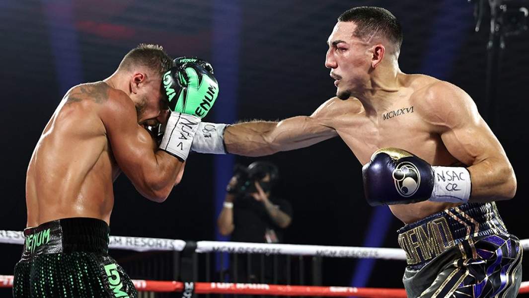 Бой между Теофимо Лопесом и Василием Ломаченко