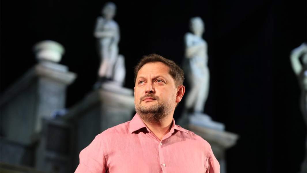 Режиссер Евгений Писарев 