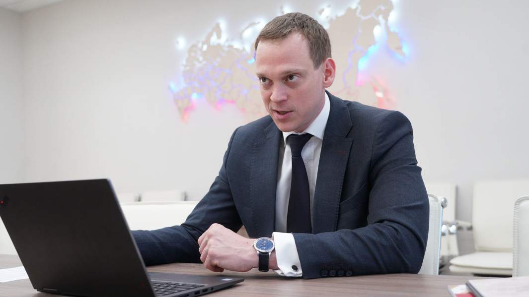 Сотрудница Федеральной службы государственной статистики (Росстат) во время первого цифрового этапа пробной переписи населения 2018 года