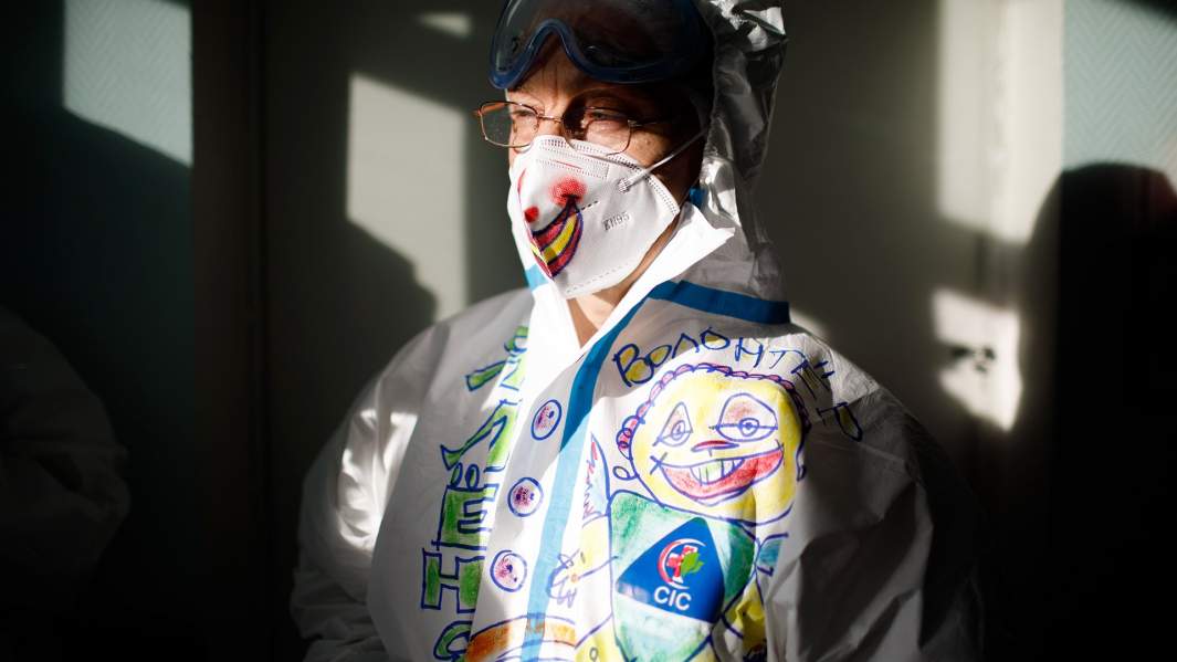 короновирус волонтер