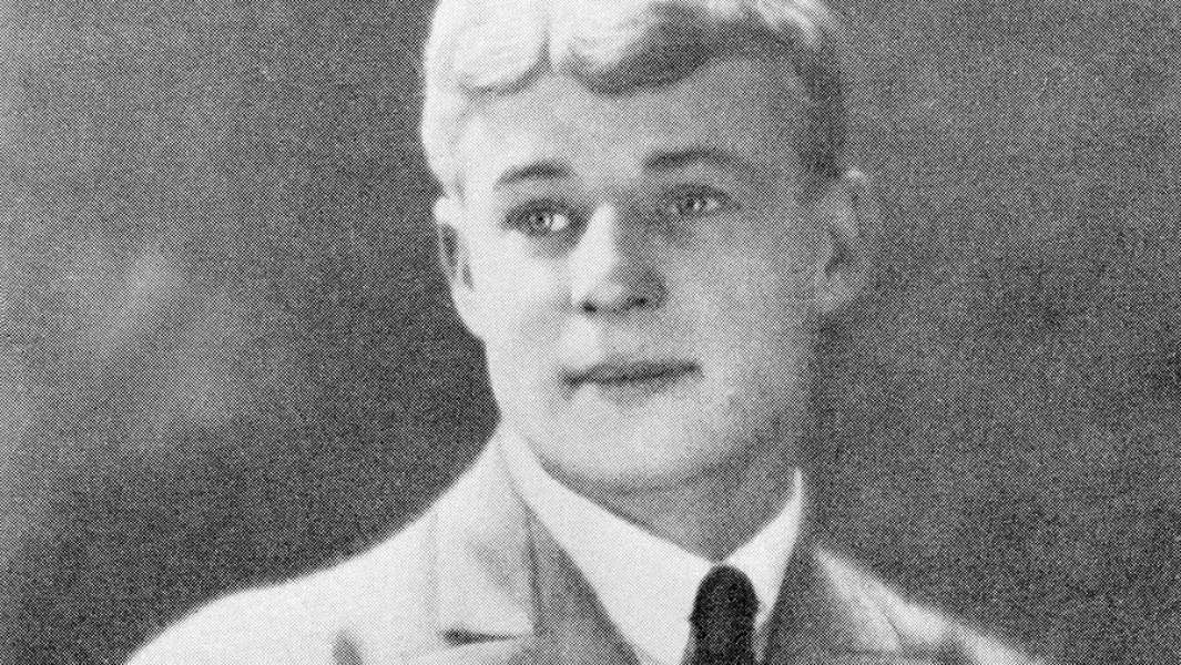 Поэт Сергей Есенин. 1922 год