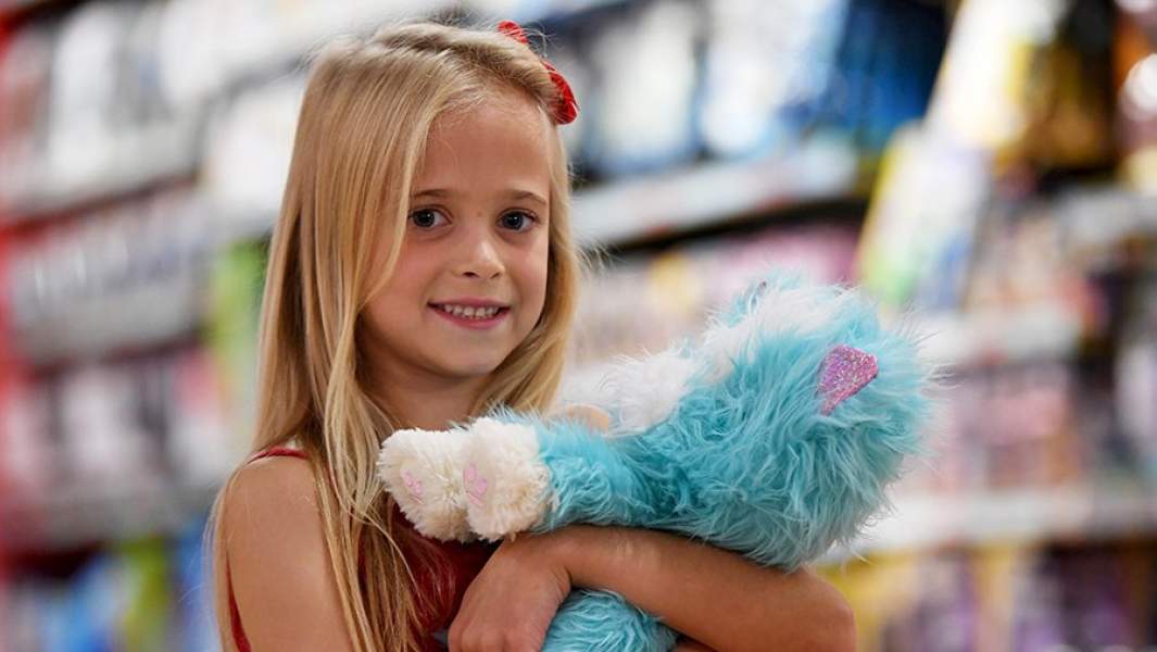 ребенок  игрушки