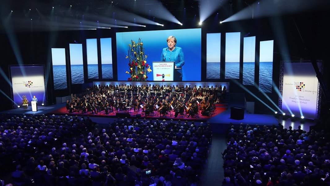 Канцлер Германии Ангела Меркель выступает на дне германского единства 