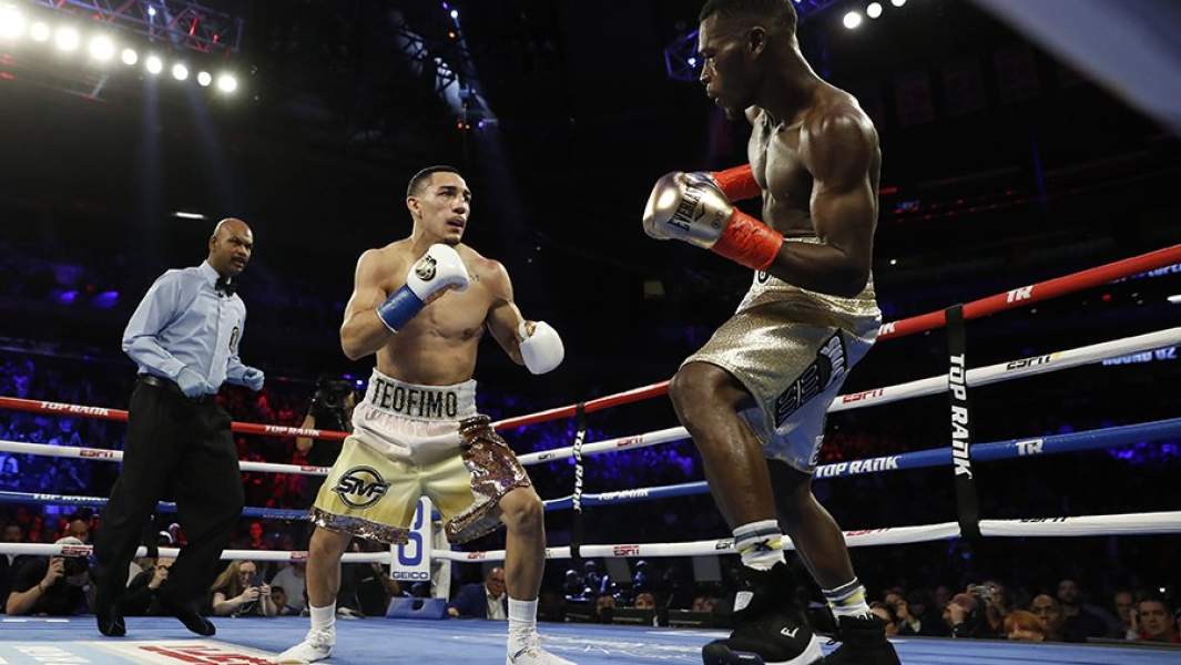 Бой между Теофимо Лопесом и Ричардом Комми