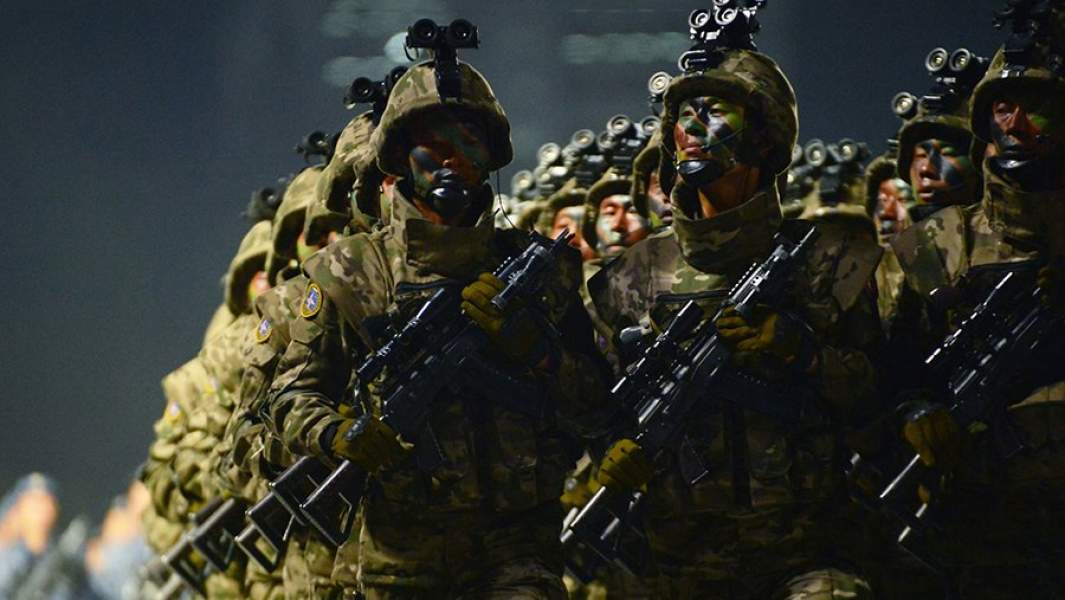 Военный парад по случаю 75-й годовщины основания Трудовой партии КНДР в Пхеньяне