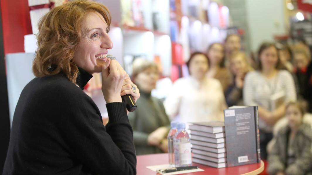 Писательница Наринэ Абгаря