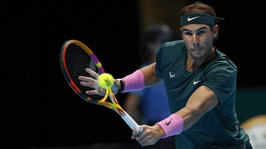 Рафаэль Надаль во время матча группового этапа против Стефаноса Циципаса