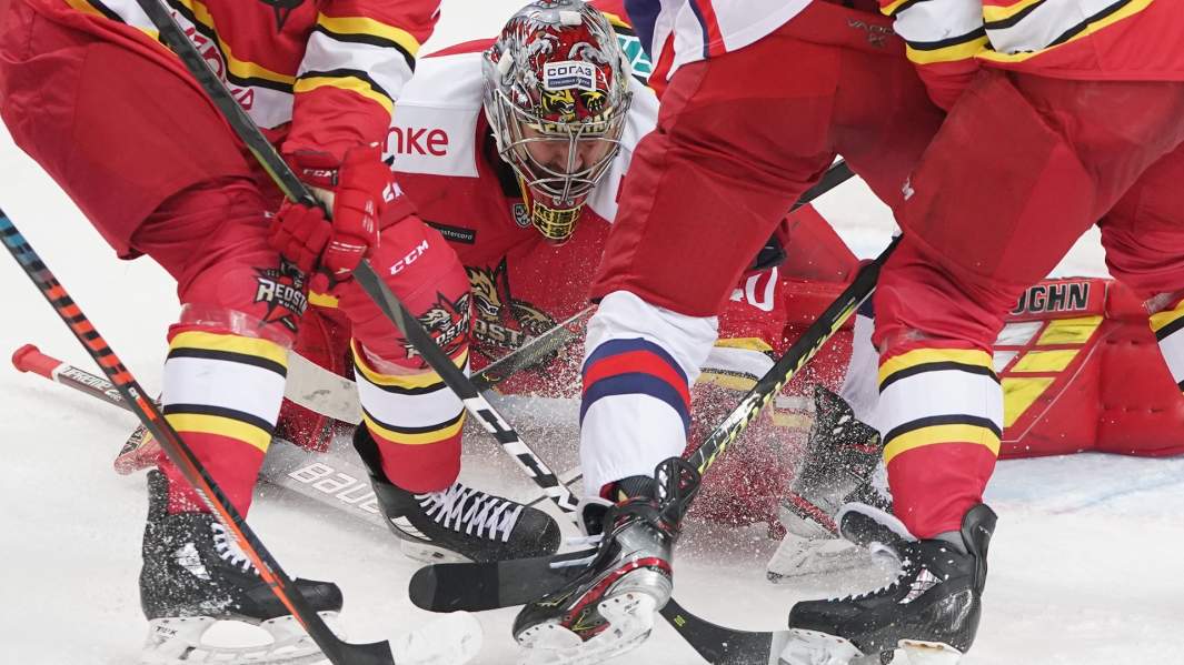 Вратарь ХК «Куньлунь» Джереми Смит 