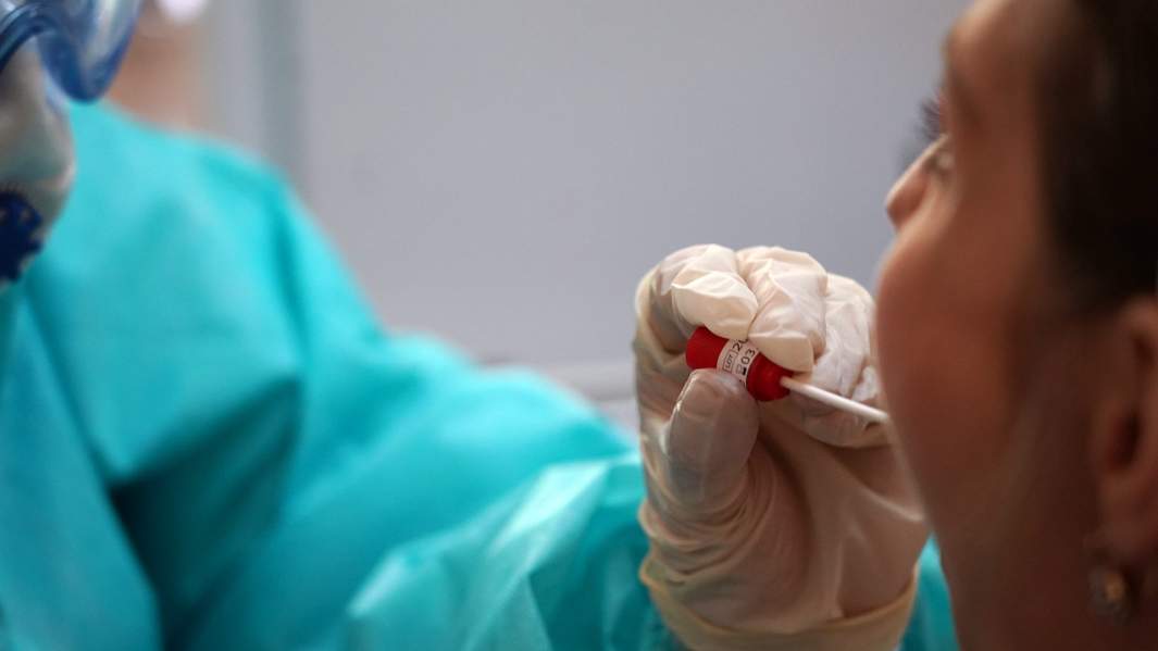 Плато за отдых: вирусологи нашли позитив в динамике заражений COVID