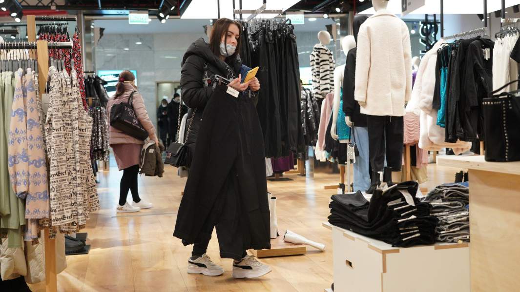 Подают одежду: число онлайн-покупок в «черную пятницу» выросло на 145%