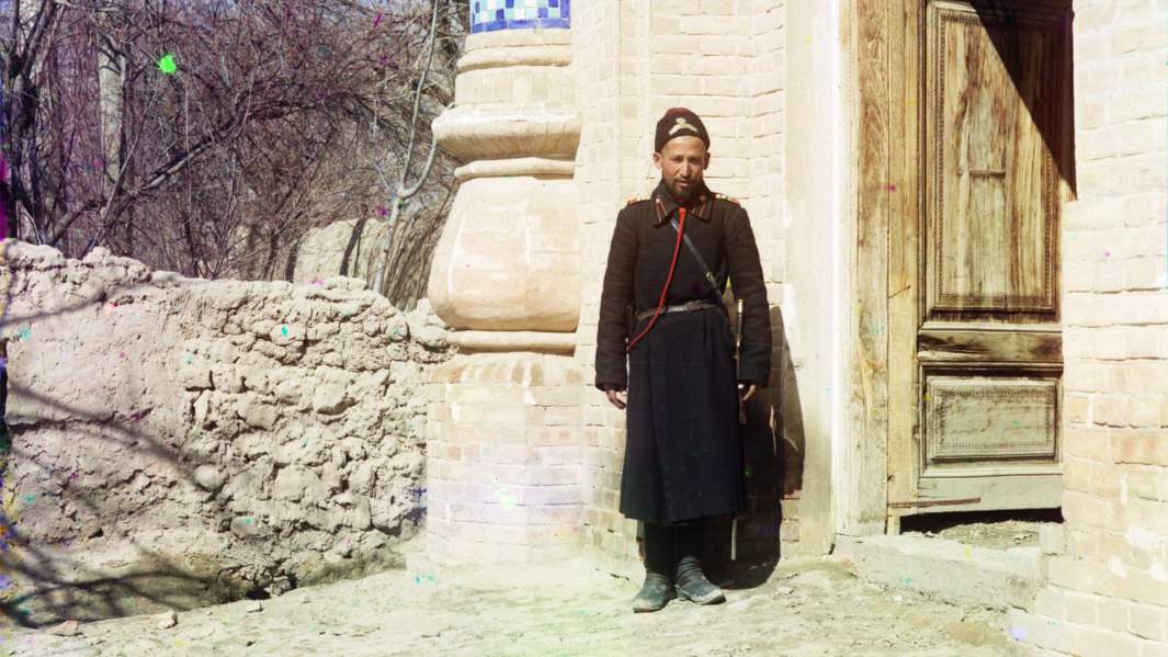 Полицейский в Самарканде (Российская империя). Фото: С. М. Прокудин-Горский, между 1905 и 1915 гг.