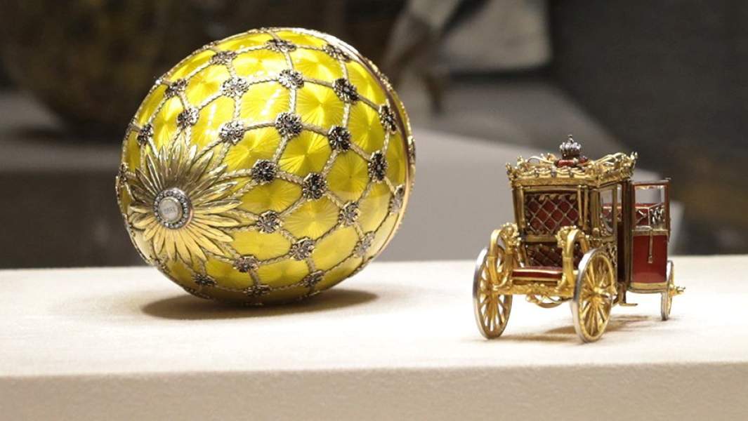 Экспонаты музея Фаберже в Шуваловском дворце Санкт-Петербурга