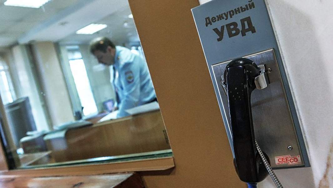 Телефон в дежурной части Управления внутренних дел 