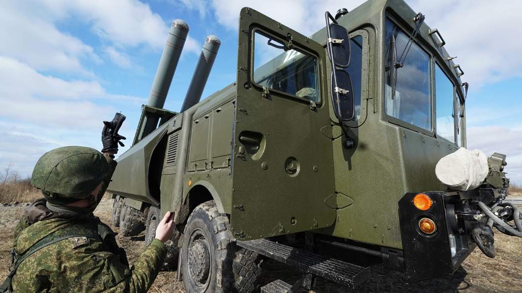 Военнослужащие во время тактических учений береговых ракетных войск Балтийского флота с использованием противокорабельного ракетного комплекса «Бастион»