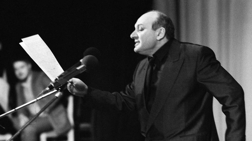 Михаил Жванецкий во время выступления