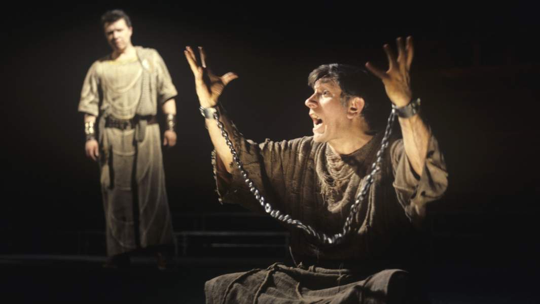 Сцена из спектакля по пьесе Эдварда Радзинского Беседа с Сократом