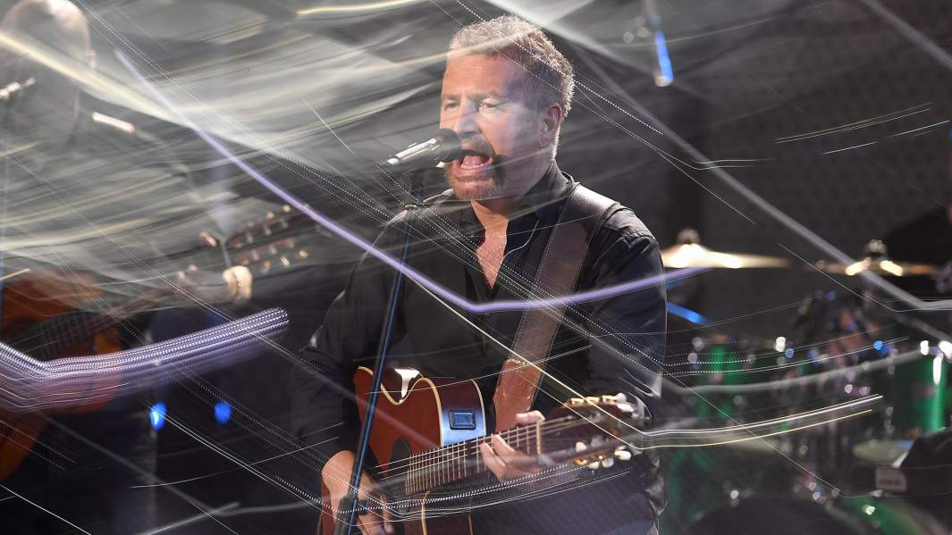 Певец, композитор Леонид Агутин во время концерта