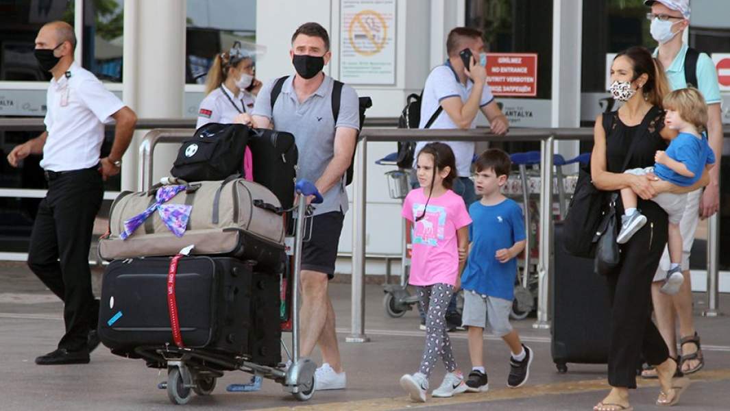 Первые туристы из России, прибывшие на отдых в Турцию