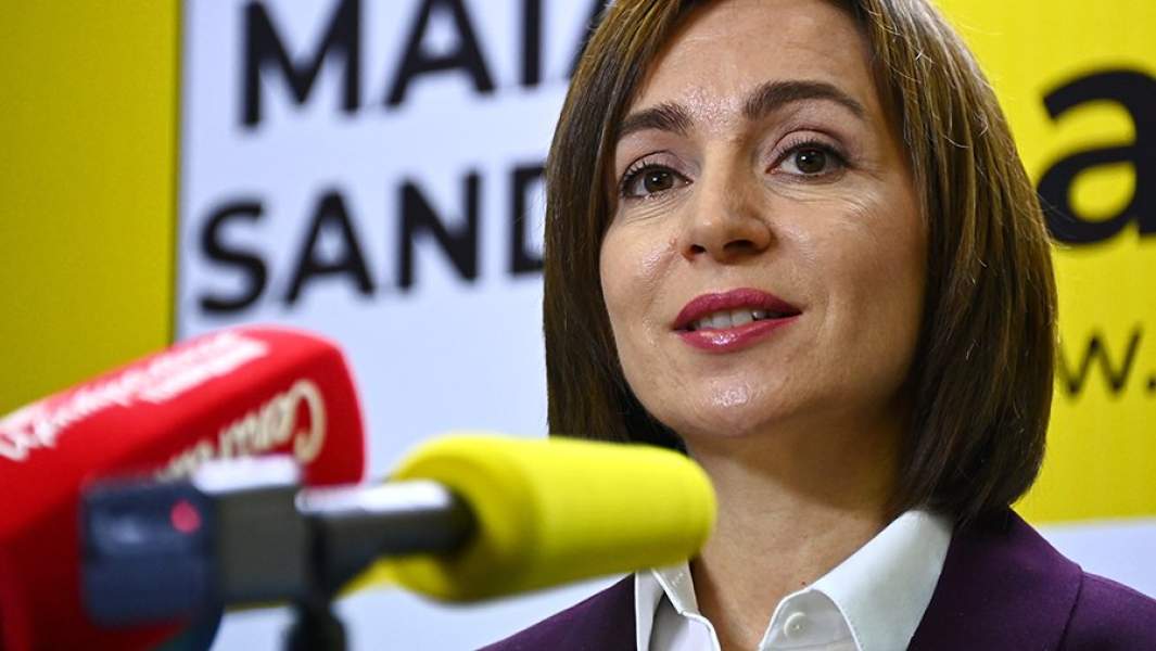 Экс-премьер Молдавии и лидер партии «Действие и солидарность» Майя Санду, победившая во втором туре на выборах президента Молдавии, во время брифинга в Кишиневе. 16 ноября 2020 года