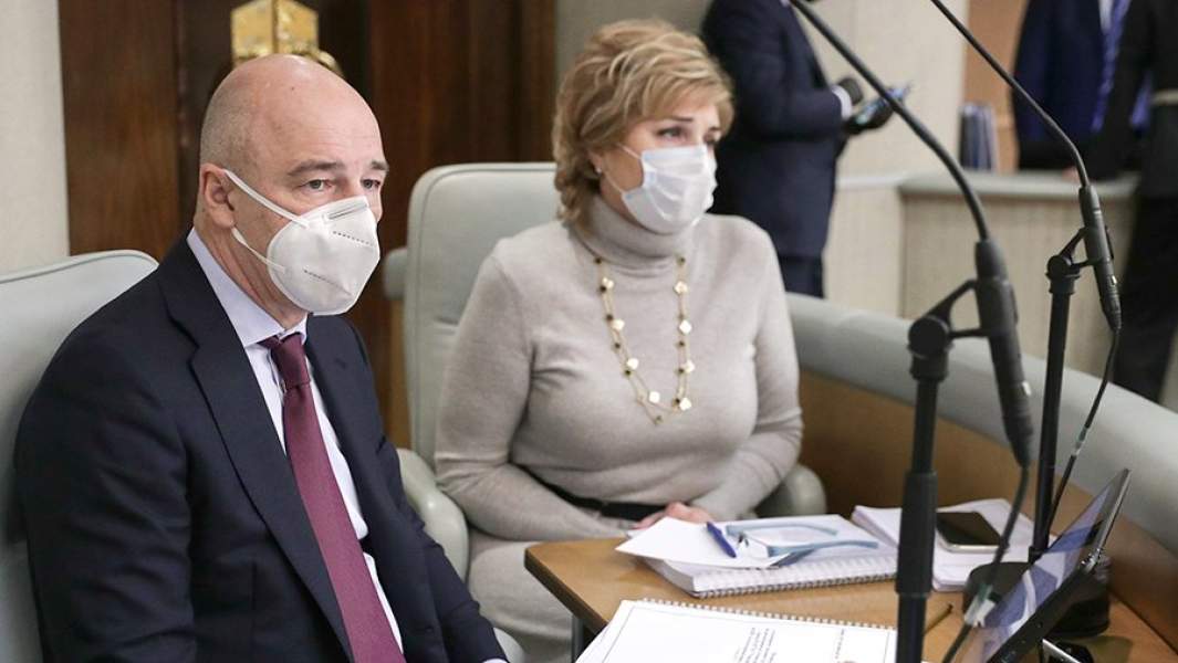 Министр финансов РФ Антон Силуанов и первый заместитель министра финансов РФ Татьяна Нестеренко на пленарном заседании Государственной думы РФ