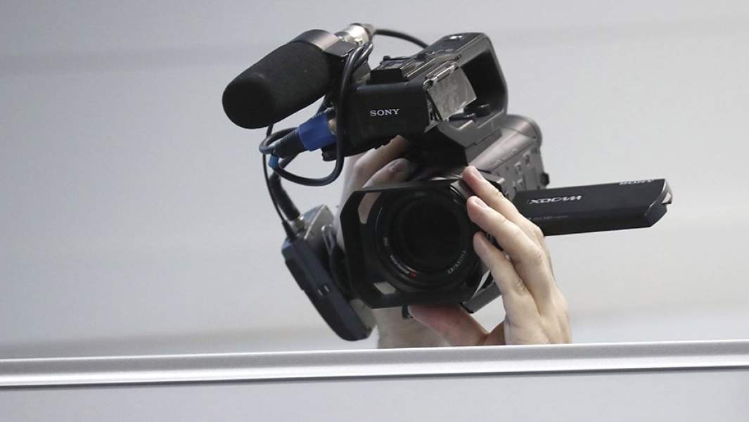 Человек с видеокамерой