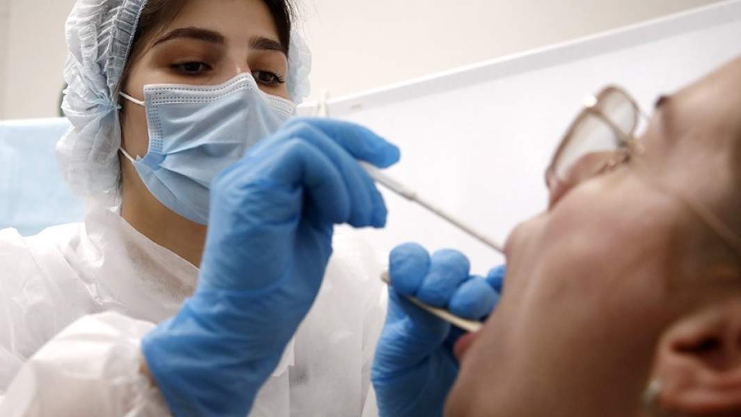 Проведение анализа на коронавирус в одной из лабораторий