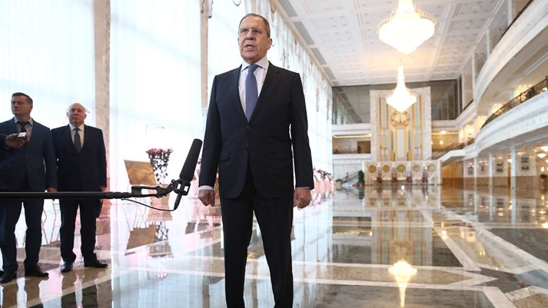 сМинистр иностранных дел России Сергей Лавров во время общения с прессой после встречи с президентом Белоруссии Александром Лукашенко во Дворце независимости