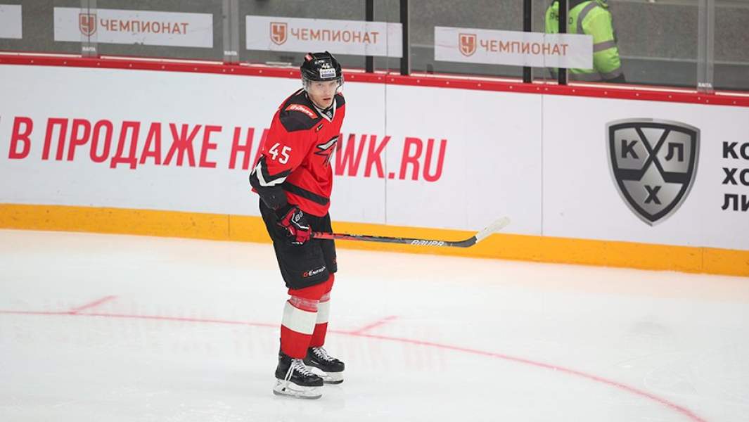 Валентин Пьянов во время игры за ХК «Авангард»