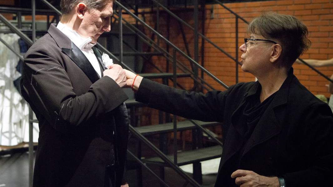 Валентин Юдашкин с актером театра