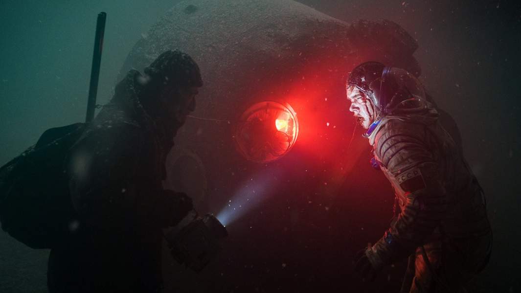 Кадр из фильма «Спутник»