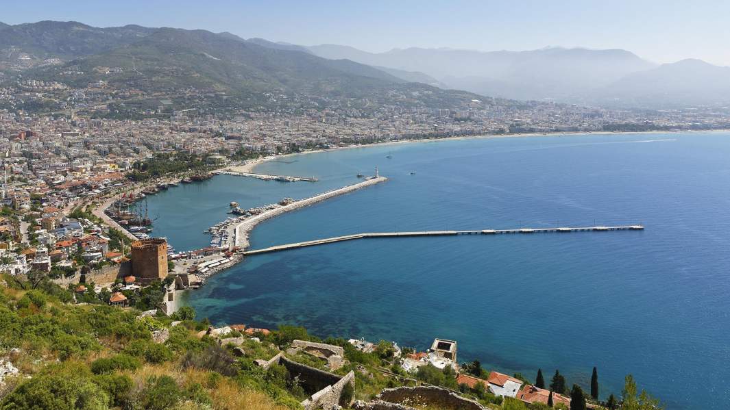 По эту сторону: 95% россиян откажутся от поездок за рубеж в Новый год