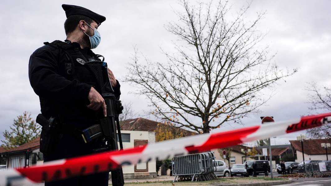 Усиленная безопасность на входе в среднюю школу Буа д'Ольн