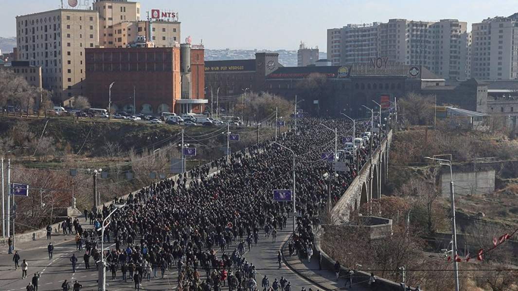 Траурное шествие в Ереване, посвященное погибшим в Нагорном Карабахе. 19 декабря 2020 года