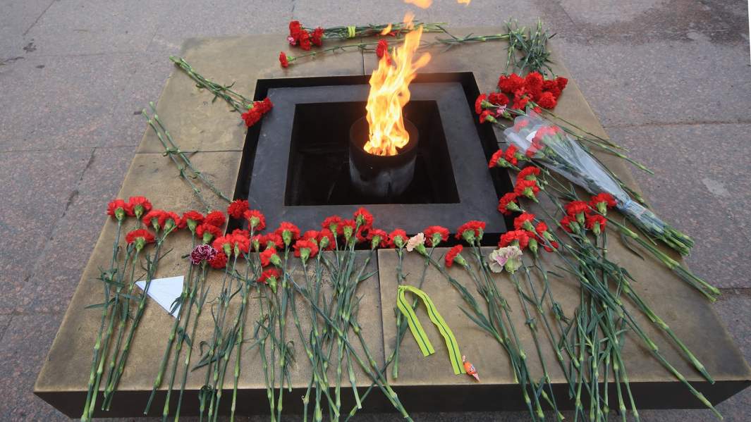 Вечный огонь на Марсовом поле