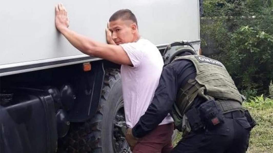 Директор центра Дмитрий Кондратьев во время задержания