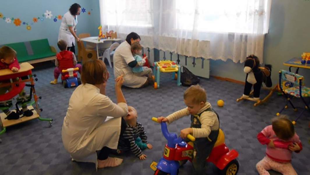 Воспитанники Мокшанского детского дома-интерната в игровой комнате