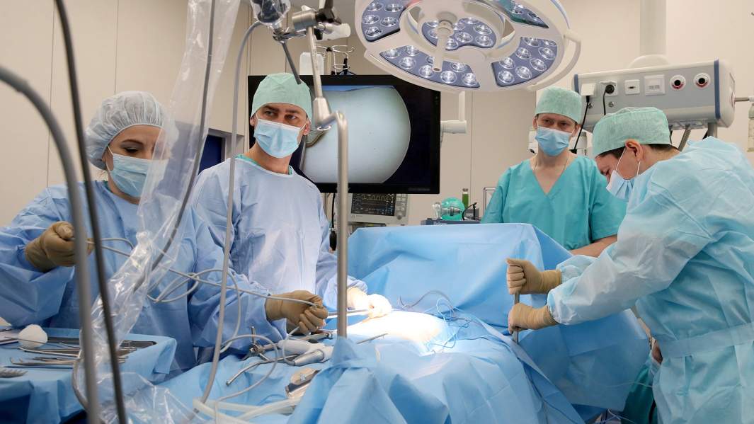 операция врачи
