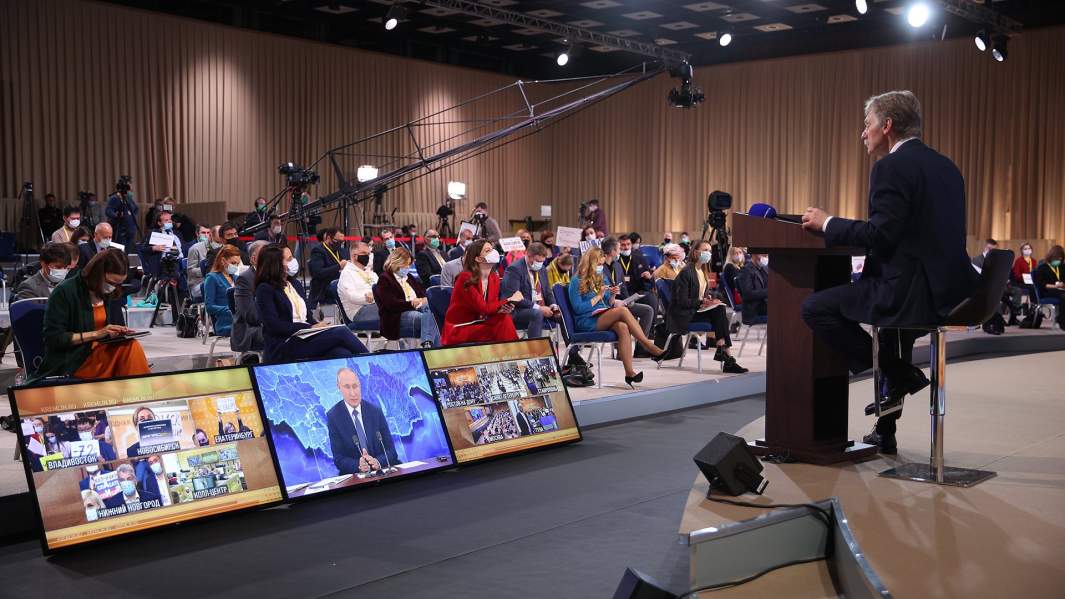 Президент России Владимир Путин в режиме видеоконференции участвует в ежегодной пресс-конференции