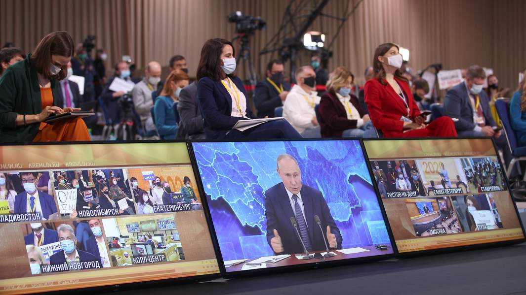 Президент России Владимир Путин в режиме видеоконференции участвует в ежегодной пресс-конференции 