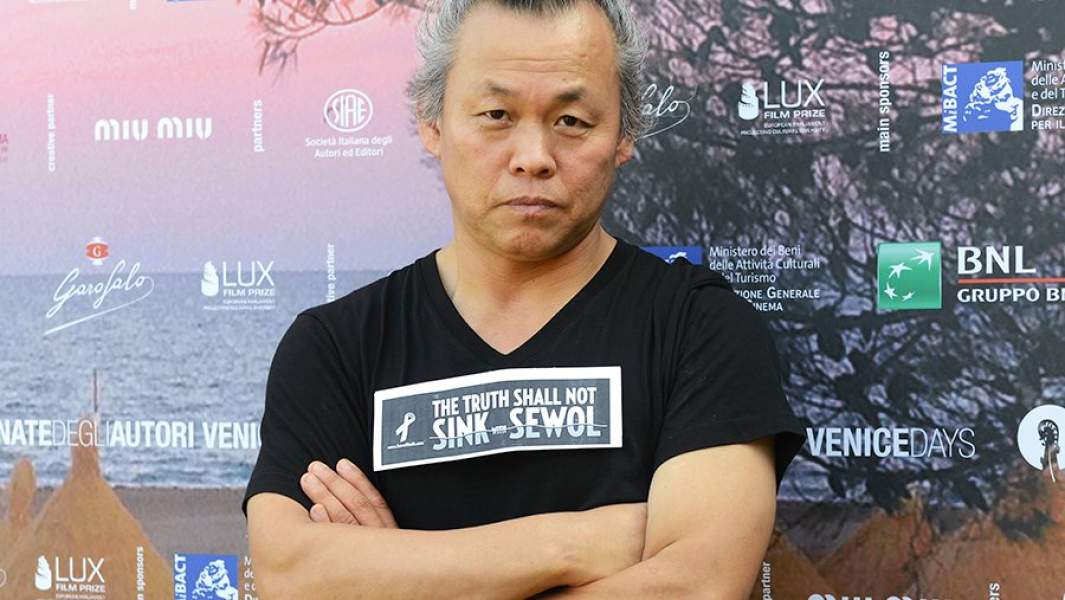 Режиссер Ким Ки Дук на фотоколле секции «Дни Венеции» (Venice Days) в рамках 71-го Венецианского международного кинофестиваля. 2014 год