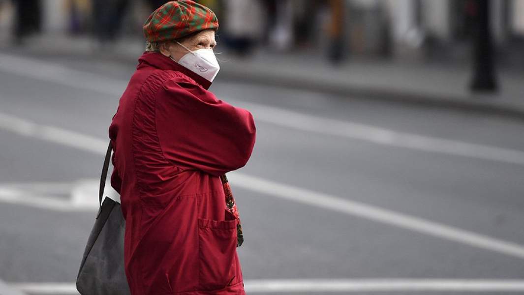 пожилая женщина 