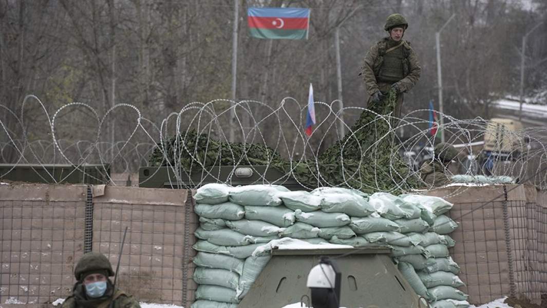 Блокпост российских миротворцев на дороге из Степанакерта в Лачин и далее в Горис (Армения)