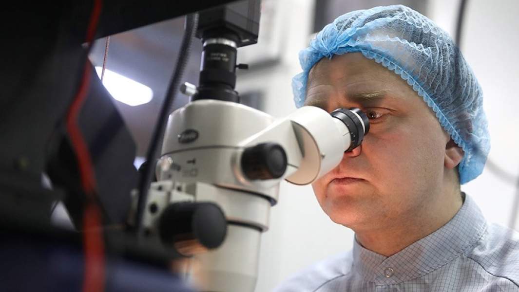 микроскоп ученый