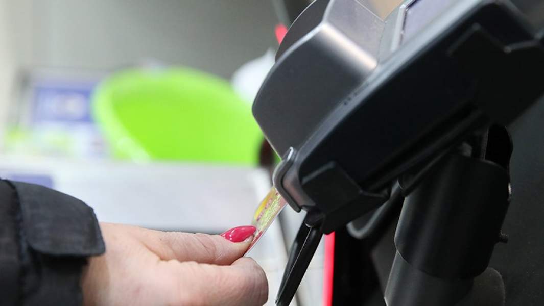 Оплата банковской картой продуктов в магазине