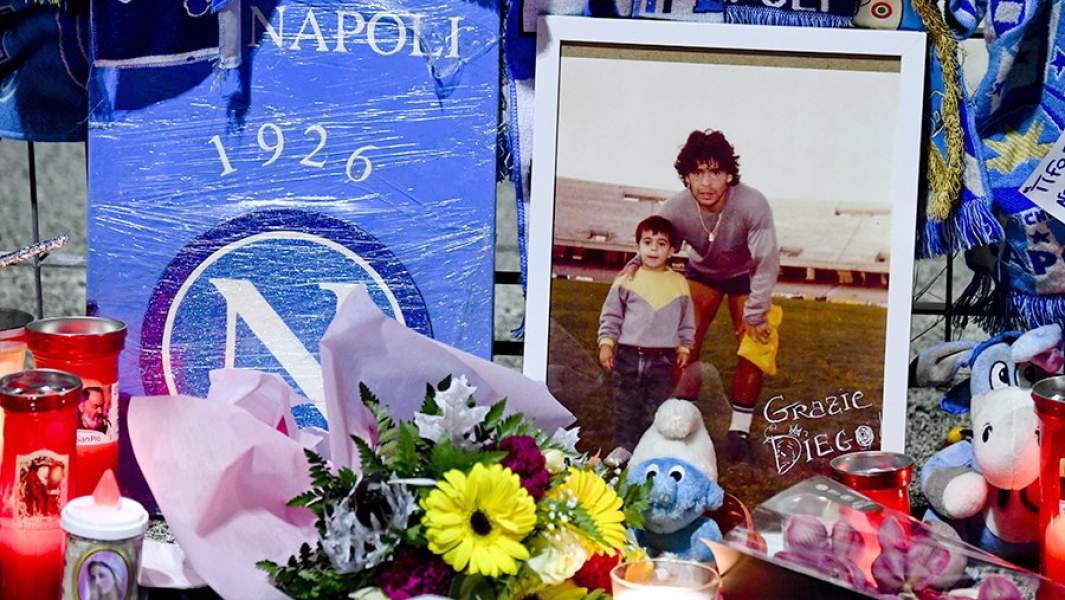 Акция памяти Диего Марадоны возле стадиона Сан-Паоло в Неаполе